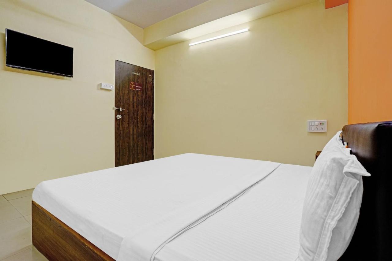 Hotel O Nova Rooms Surat Esterno foto