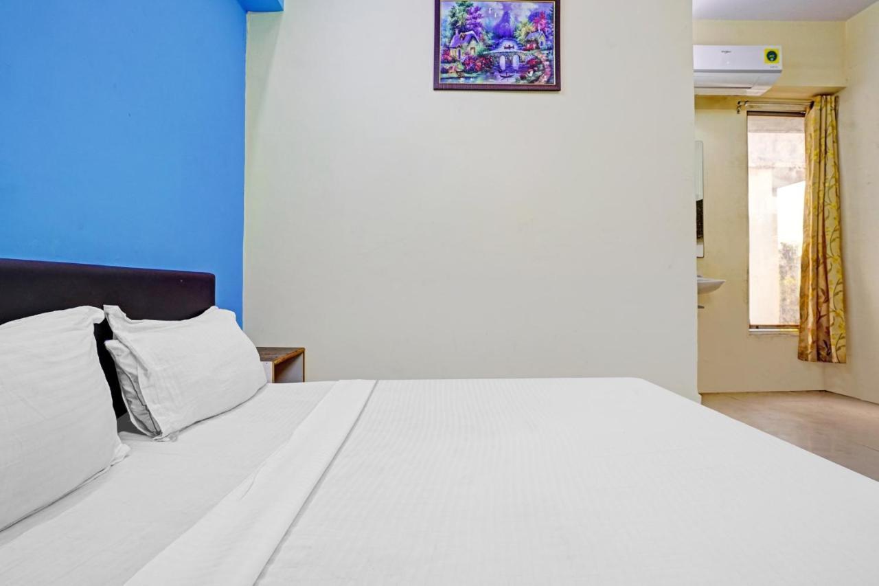 Hotel O Nova Rooms Surat Esterno foto