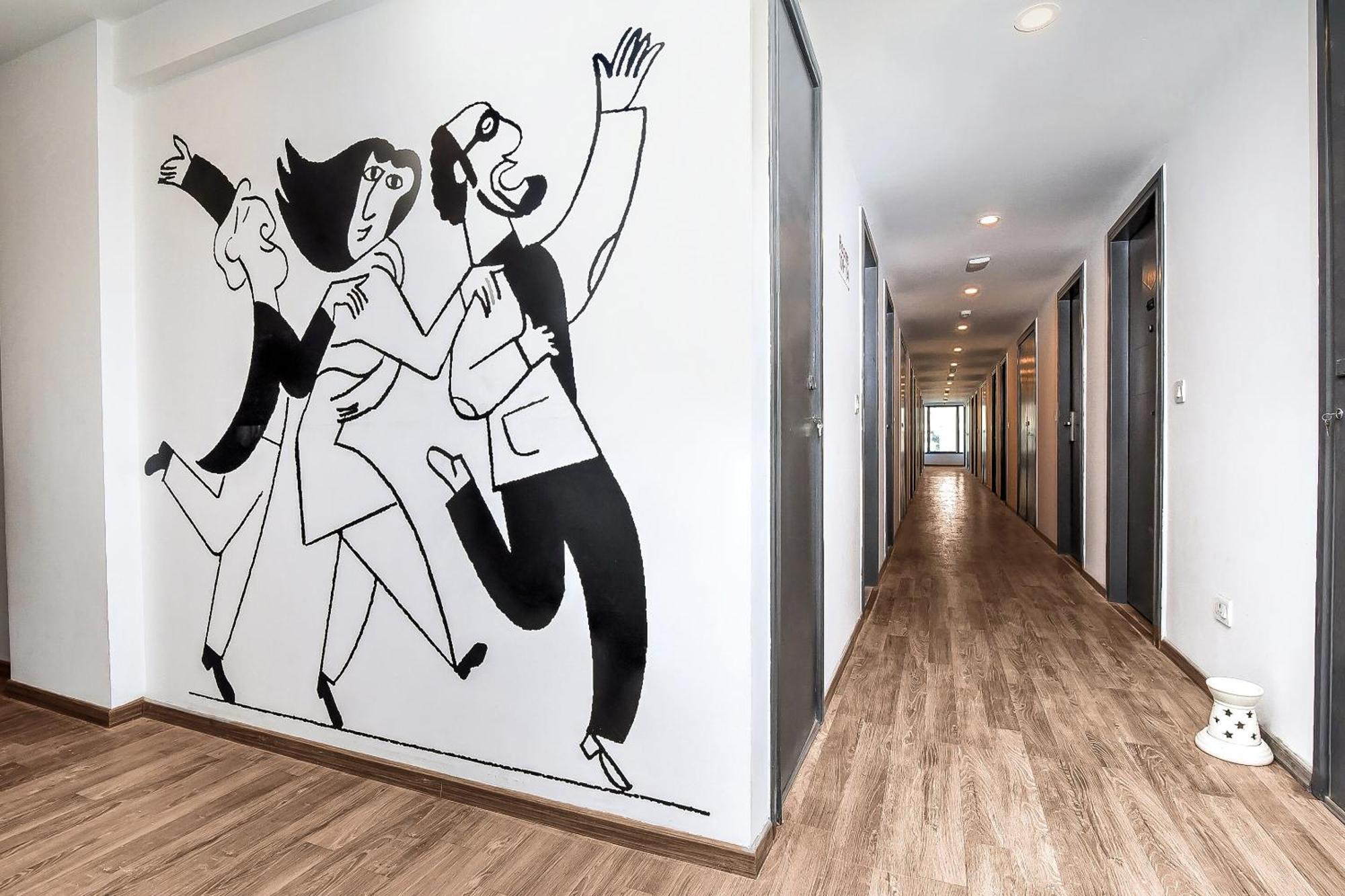 Hotel O Nova Rooms Surat Esterno foto
